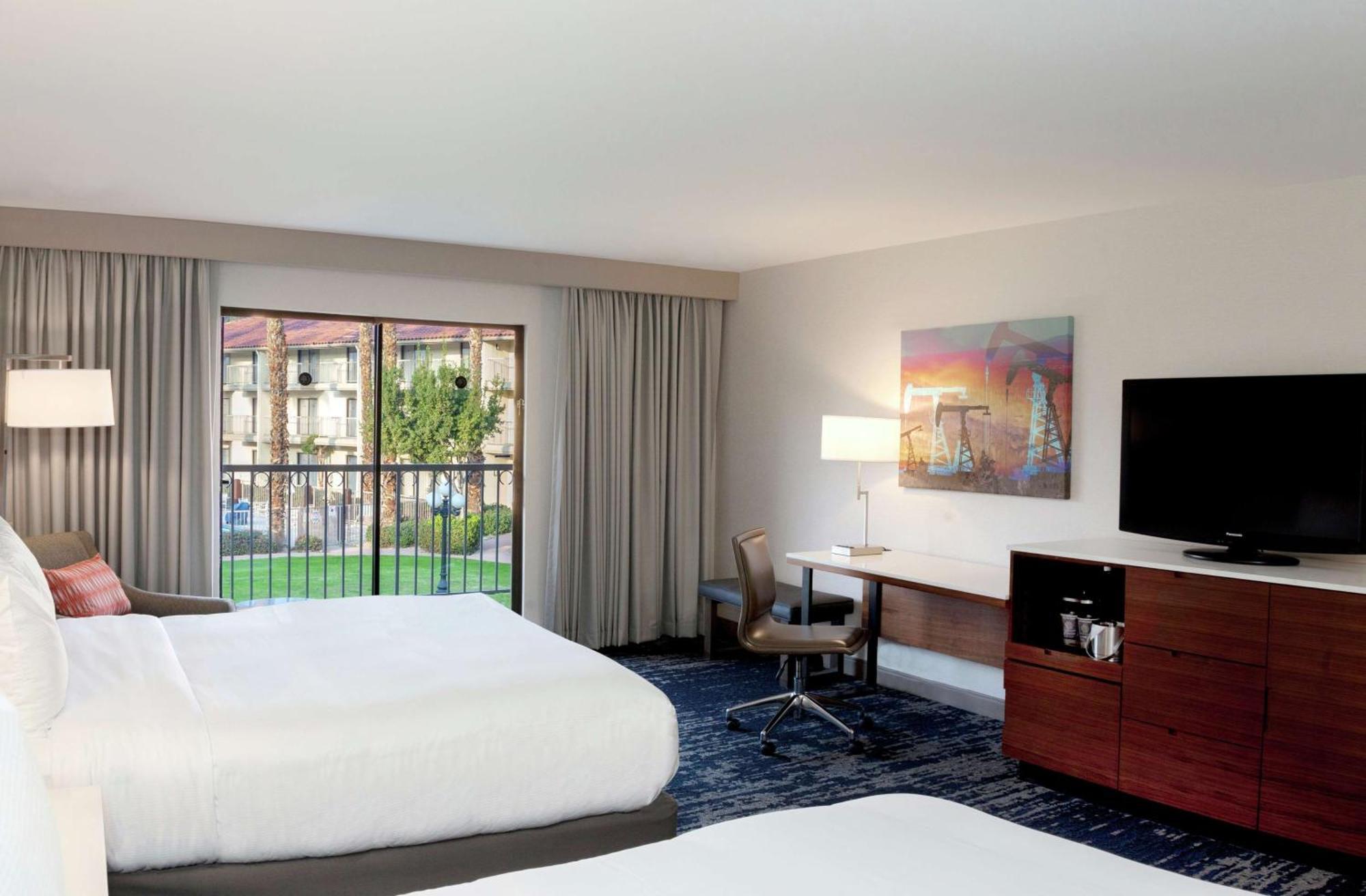 Non-Smoking King Room with Pool View,1557446035:JPEG