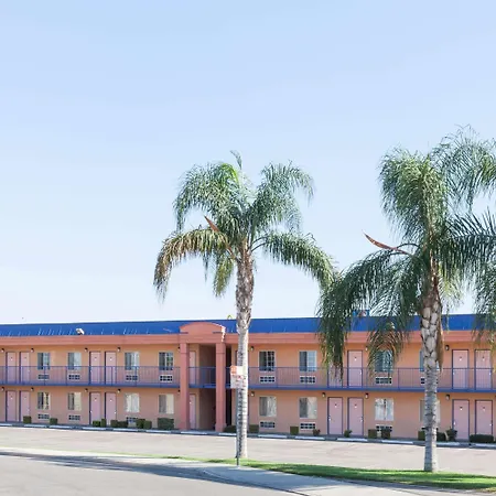 Howard Johnson By Wyndham Bakersfield-3